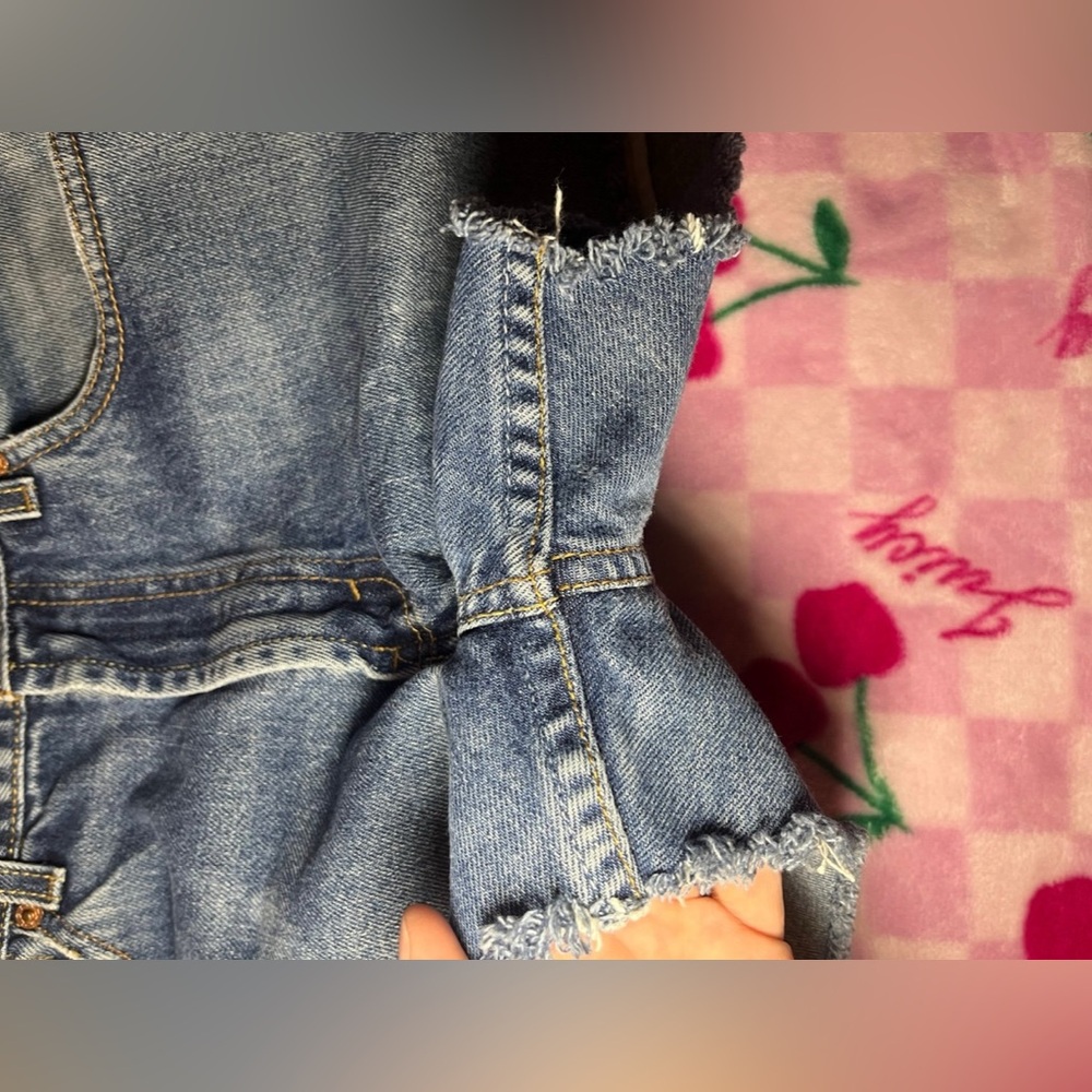 Vintage 505 Levi's Jean Shorts - Picture 9 of 11